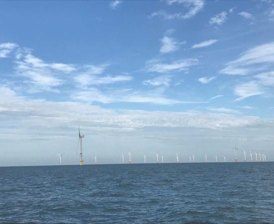 Éoliennes en mer du Nord impliquées dans le projet CLOUD4WAKE de Sirris